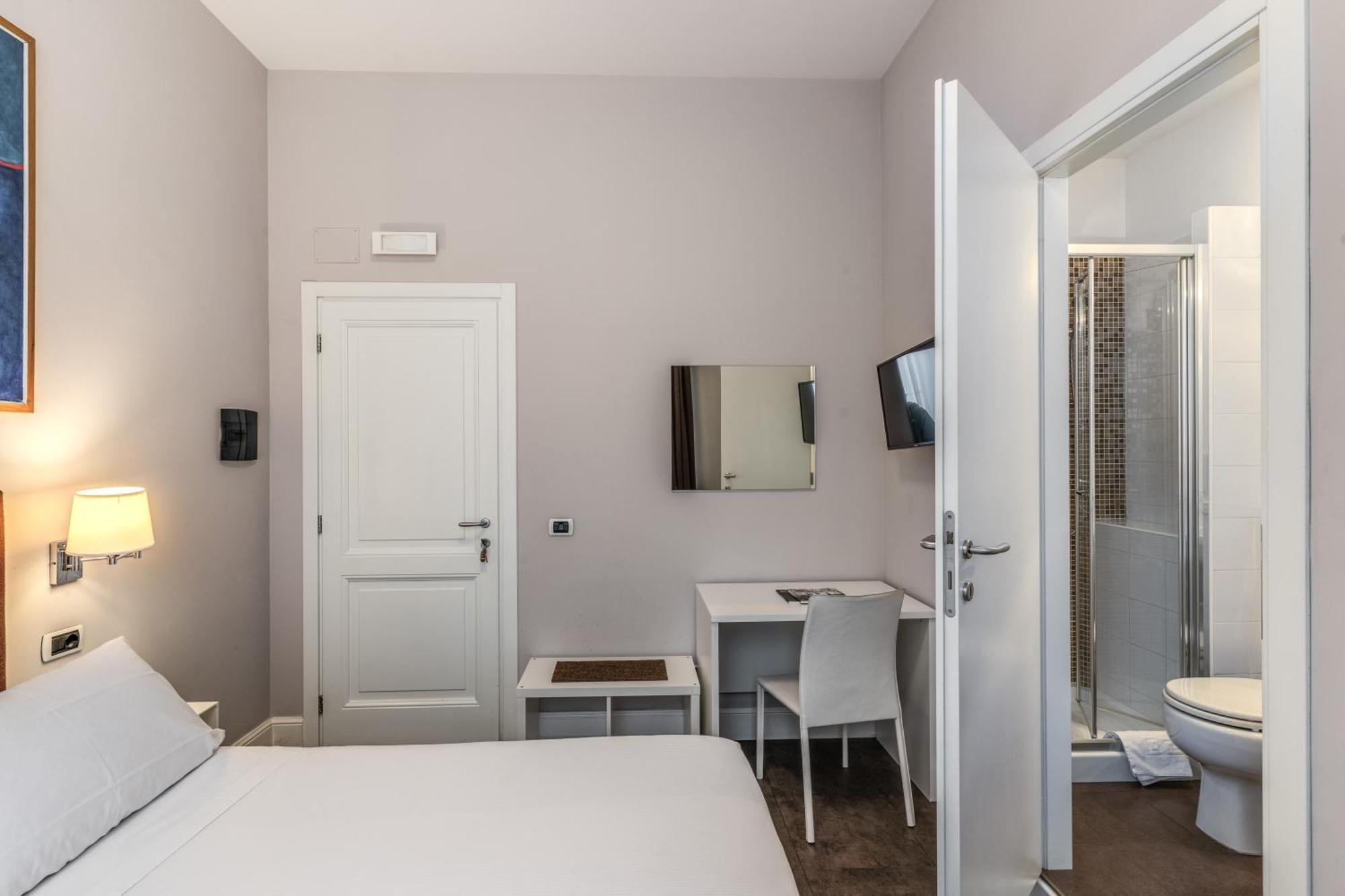Guest House Cavour 278 Рим Екстериор снимка